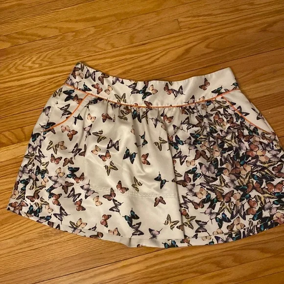❤️💙HOST PICK💙❤️ Ted Baker mini skirt - Ivory with butterflies. US 12 / TB4. - Picture 1 of 9